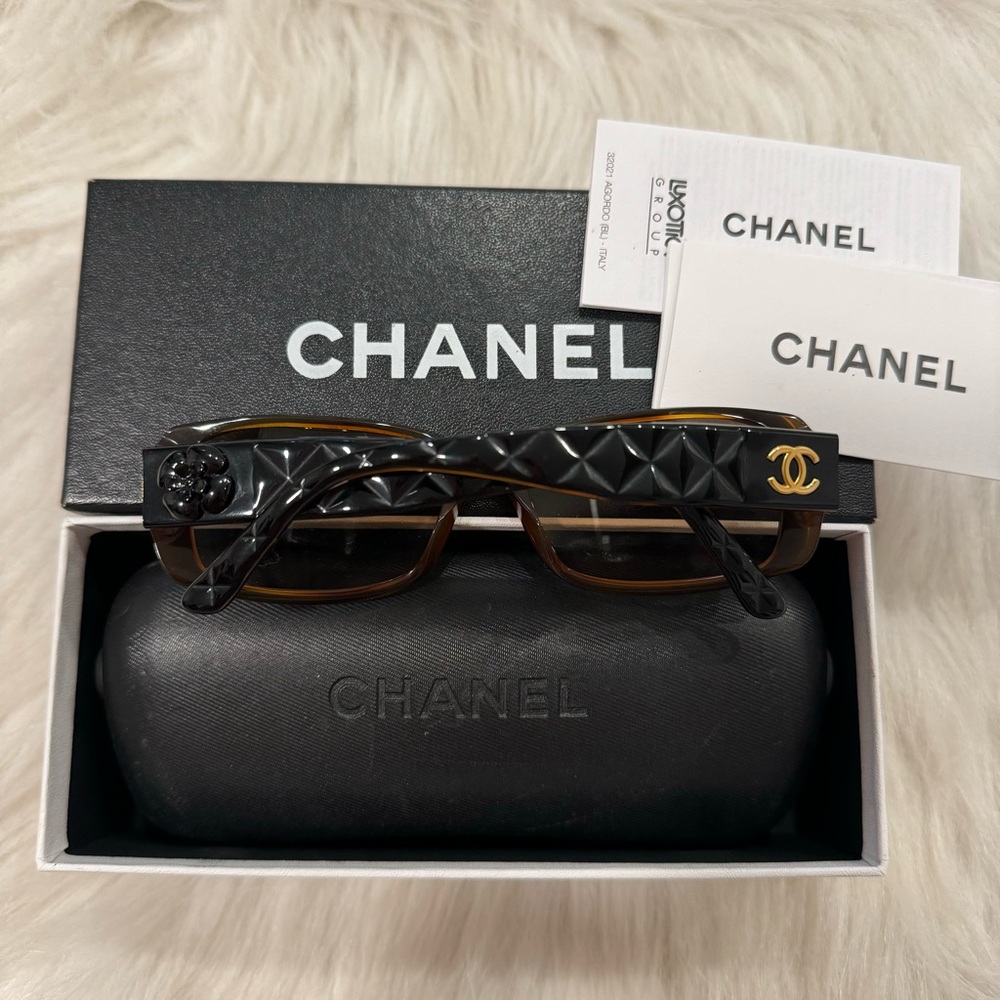 Chanel sunglasses with box and case